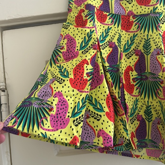 Emily McCarthy Party Shorts in Peekaboo pattern - Picture 3 of 9